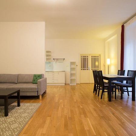 Elegant Apartment With Free Garage In The Center Of Praga Exterior foto